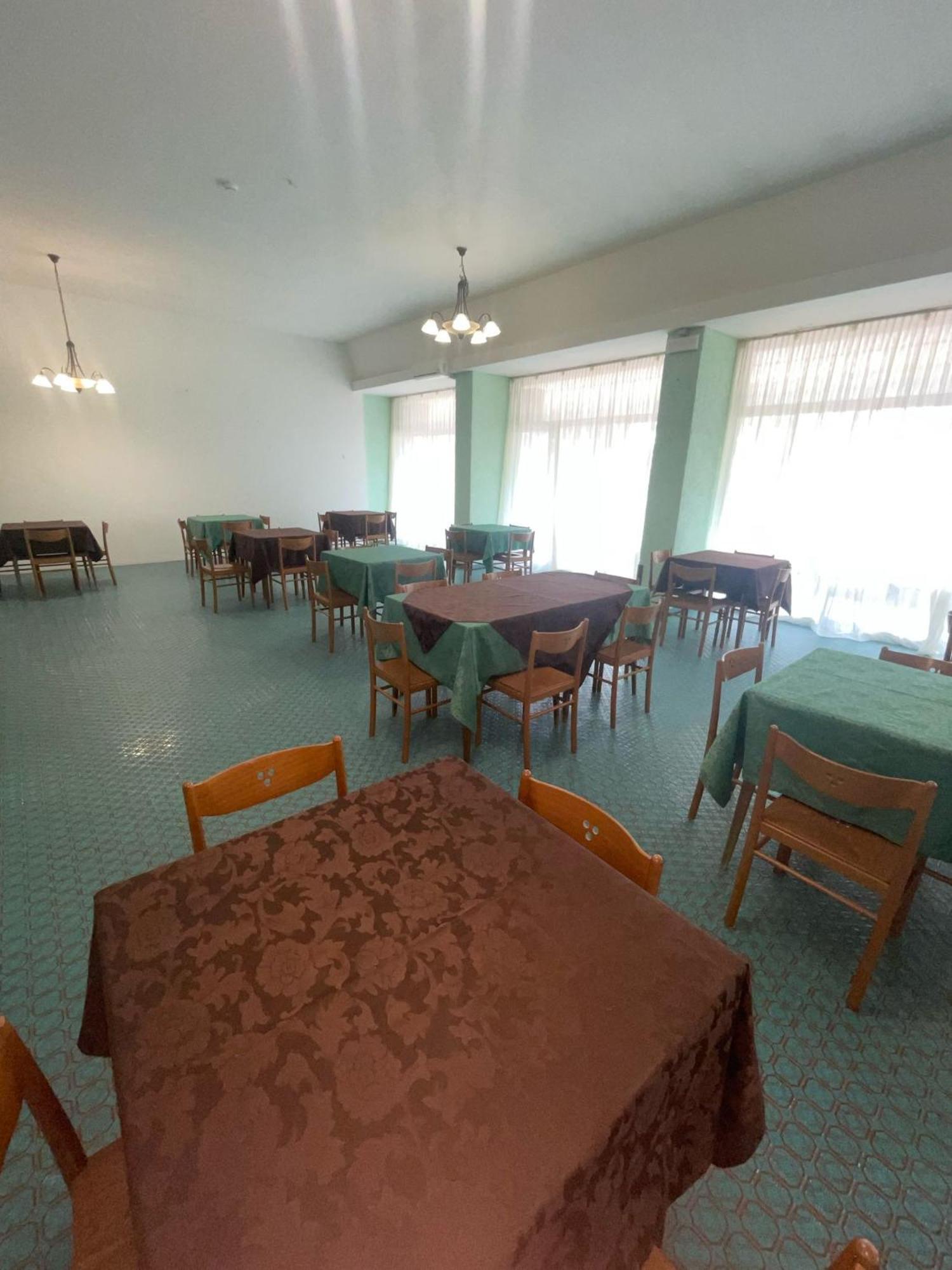 Hotel Zeus ميكيلي المظهر الخارجي الصورة